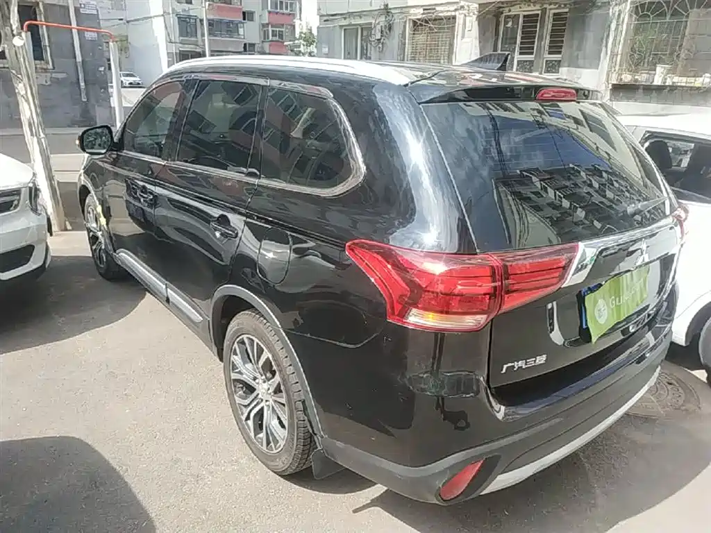Mitsubishi Outlander 2018 2.0L 2WD Glory Edition 5-seater фото 5