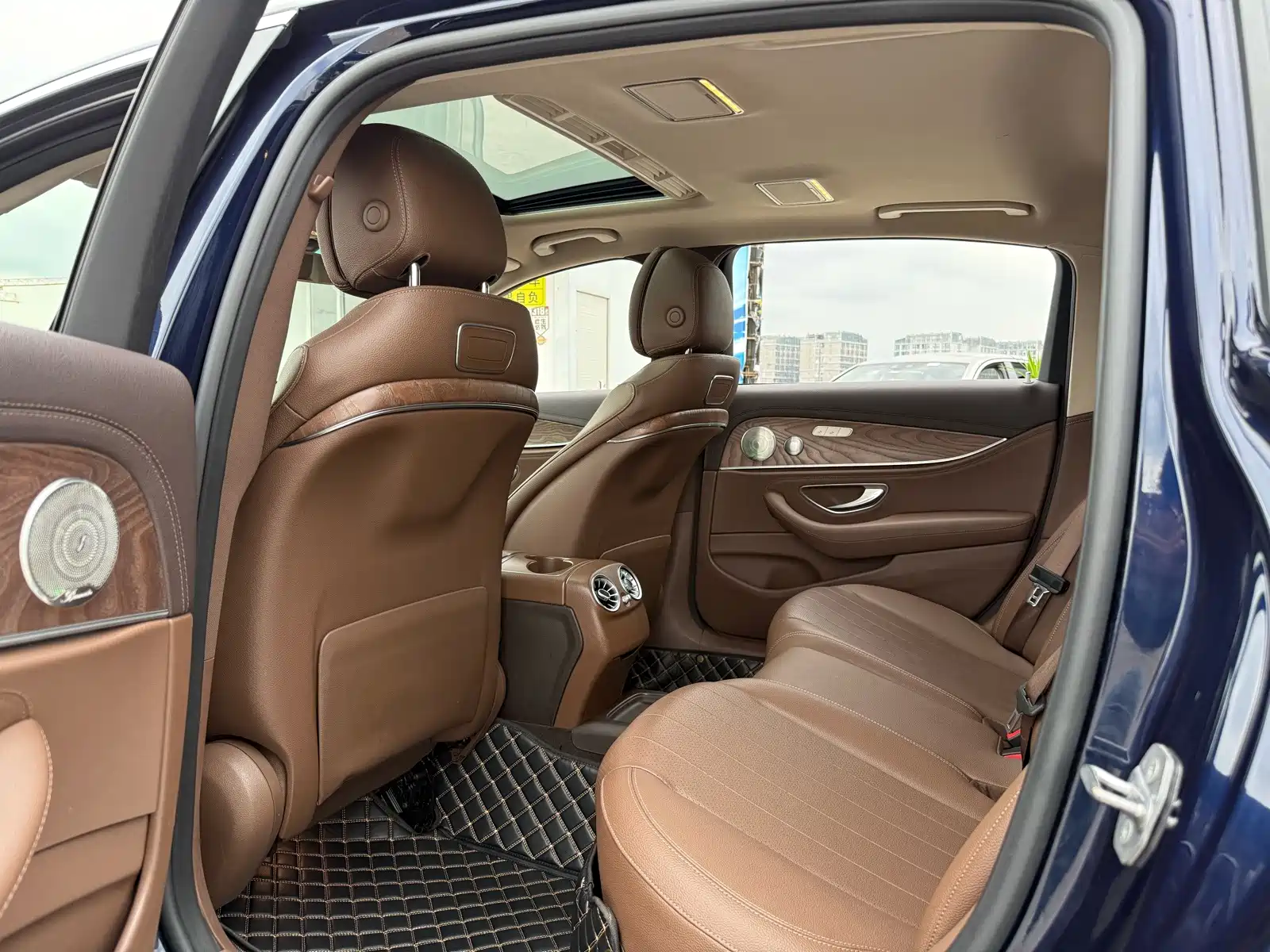 Фото 9 - Mercedes-Benz E-Class
