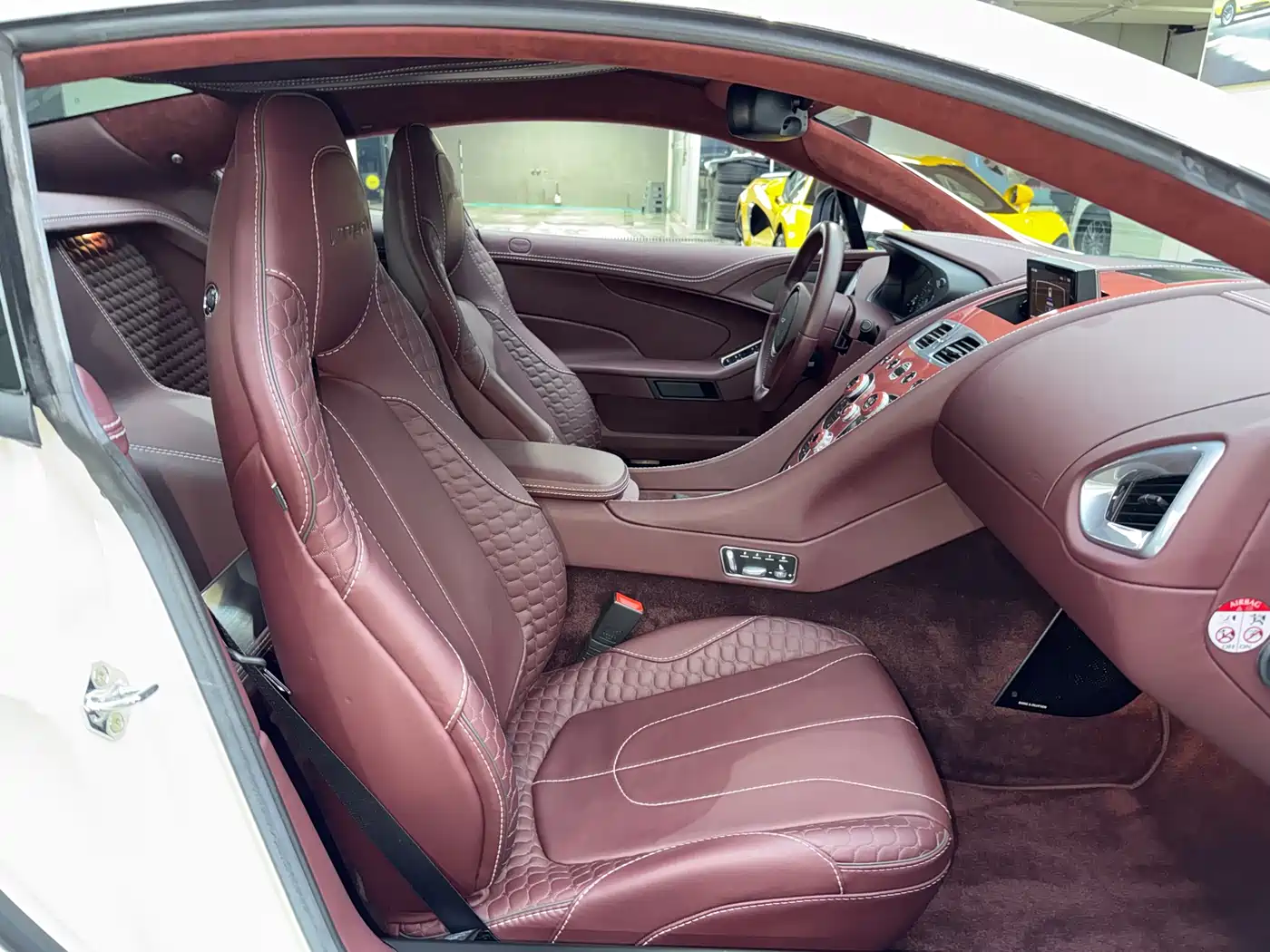 Aston Martin Vanquish 2013 6.0L Standard фото 17