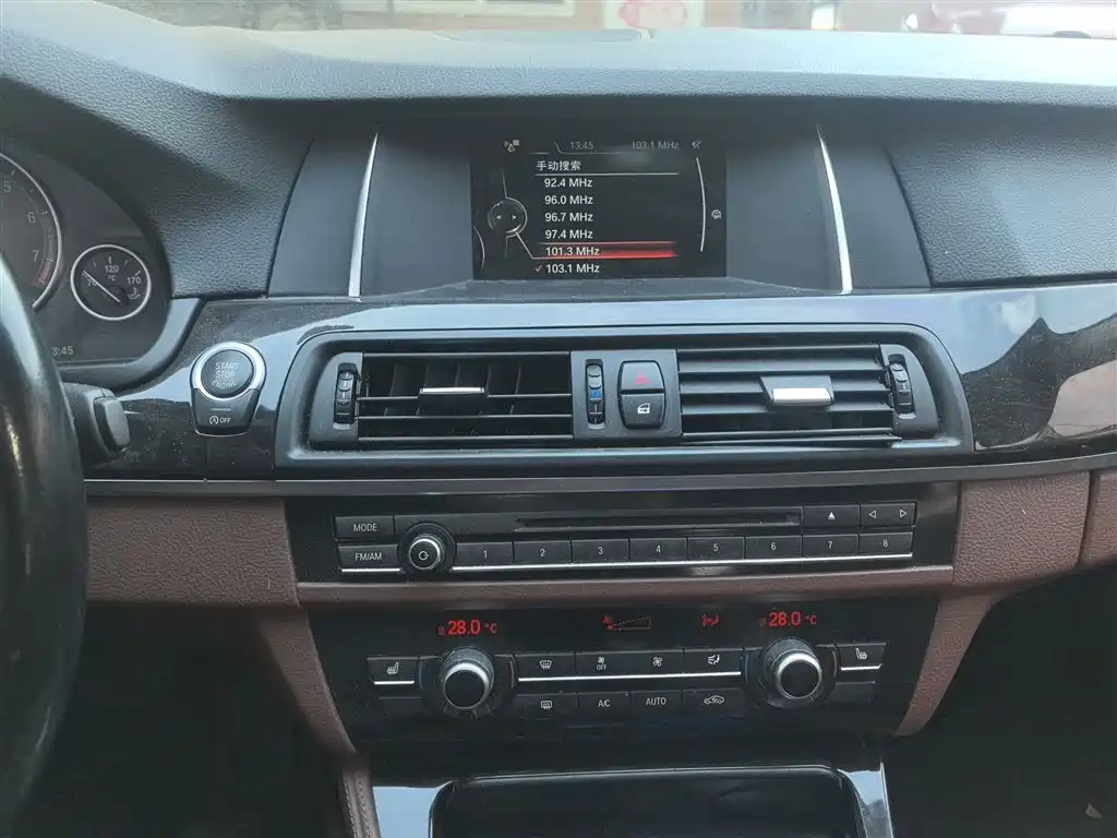 BMW 5 Series 2017 525Li Leading Edition фото 10
