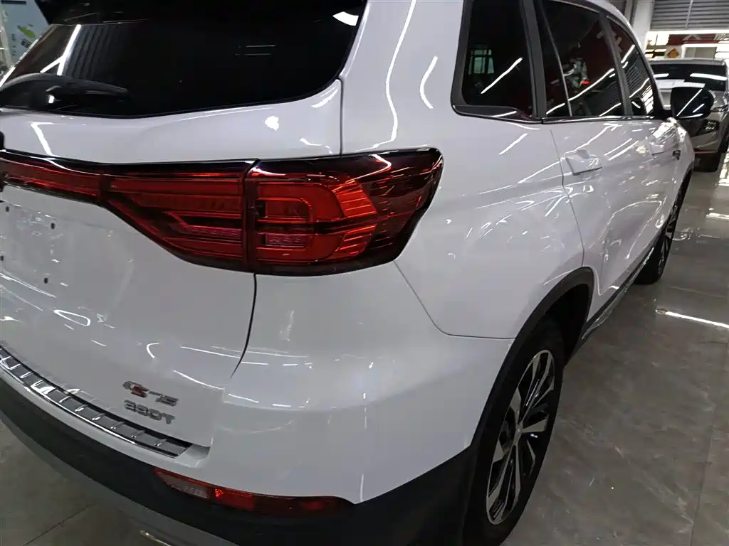 Фото 8 - Changan CS75