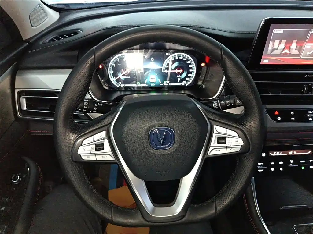 Фото 11 - Changan CS75