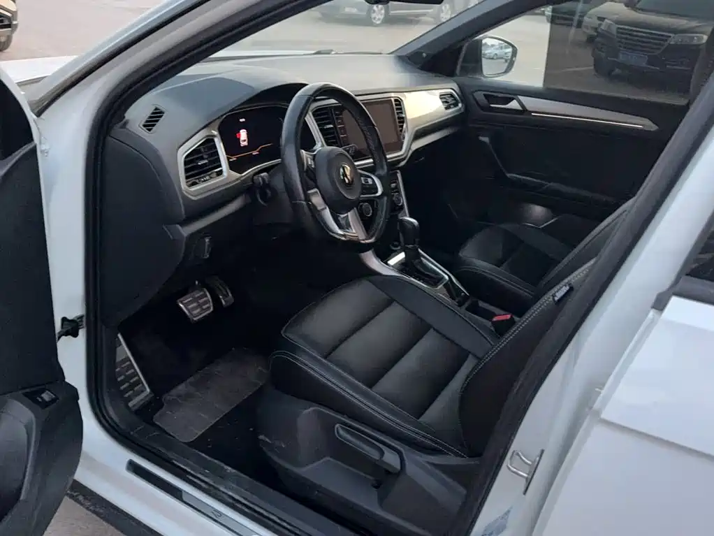 VOLKSWAGEN T-ROC EXPLORING SONGS
