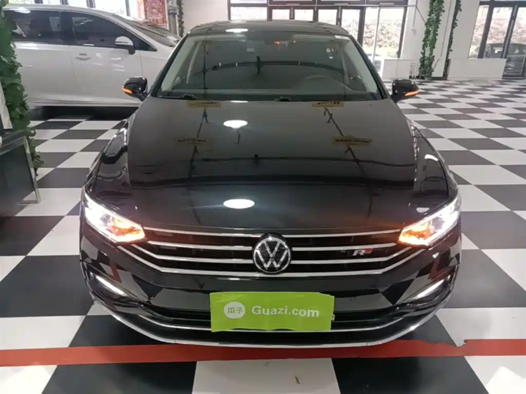 Volkswagen Magotan 2020 330TSI DSG Luxury фото 3