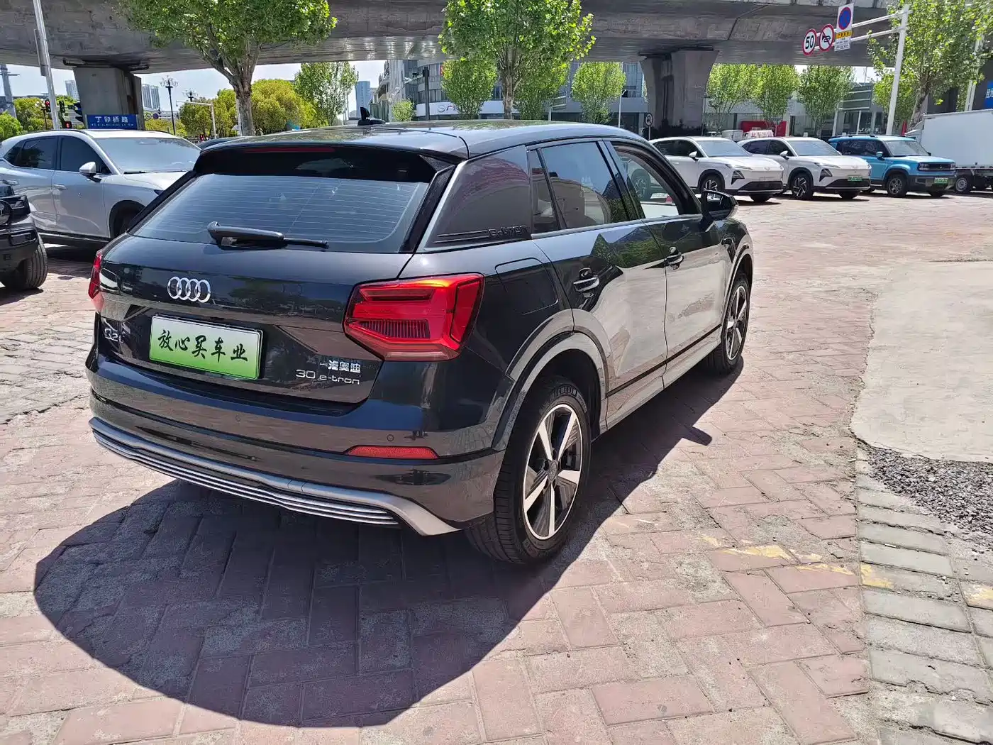 AUDI Q2L E-TRON