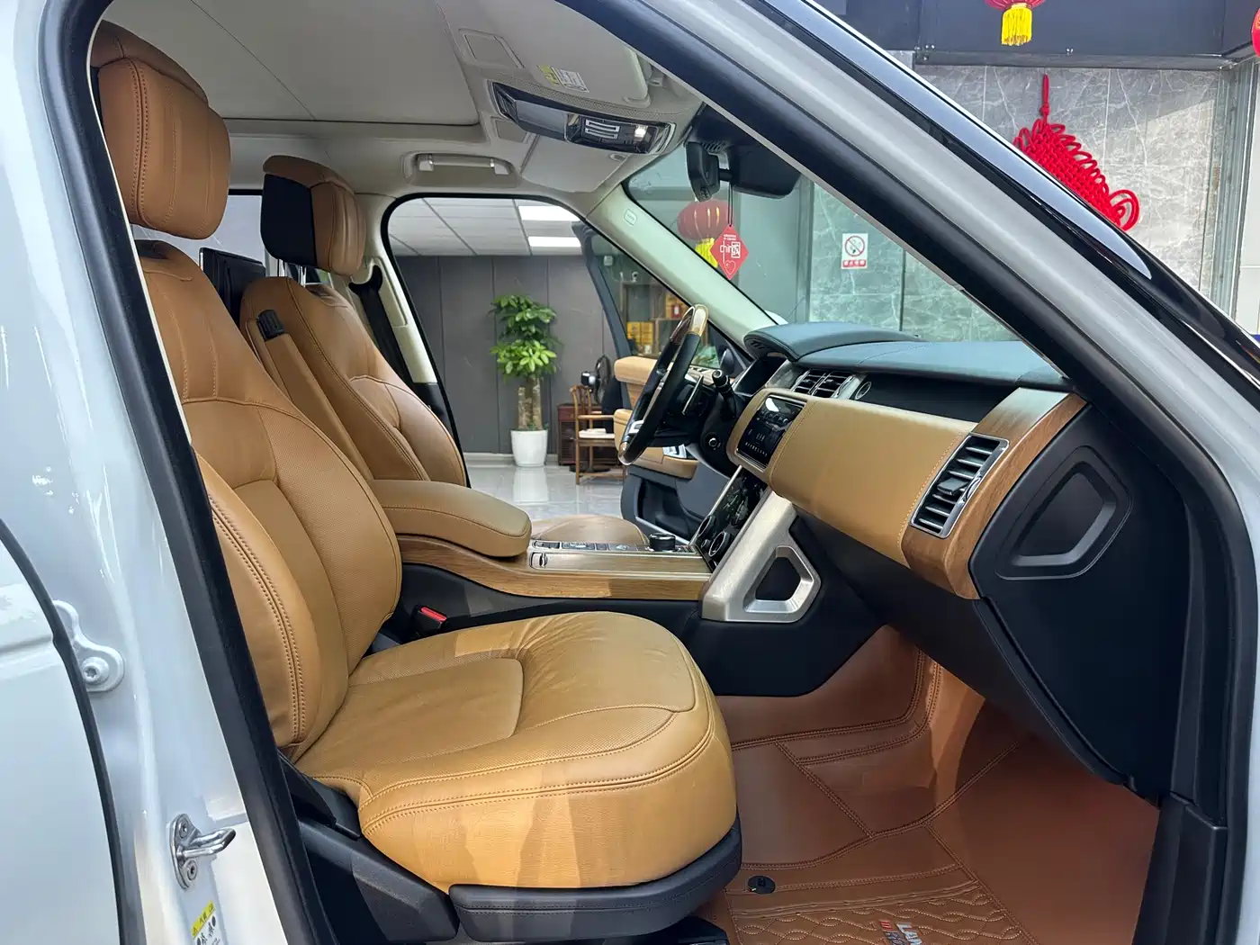 Land Rover Range Rover 2020 3.0 L6 Supreme Creation Extended Version фото 10