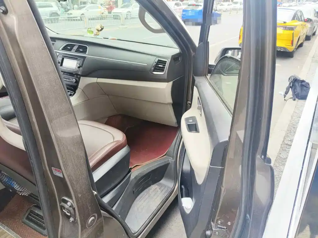 Huasong 7 2016 2015 2.0T Automatic Comfort