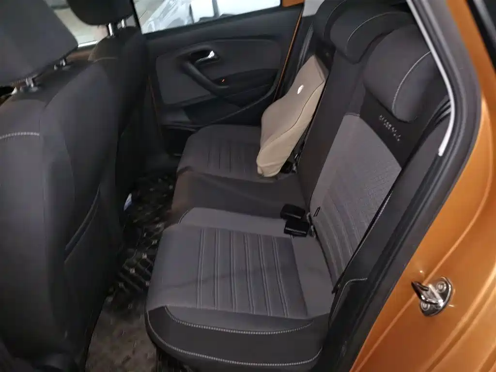 Volkswagen Polo 2018 1.5L Cross Polo Auto фото 13