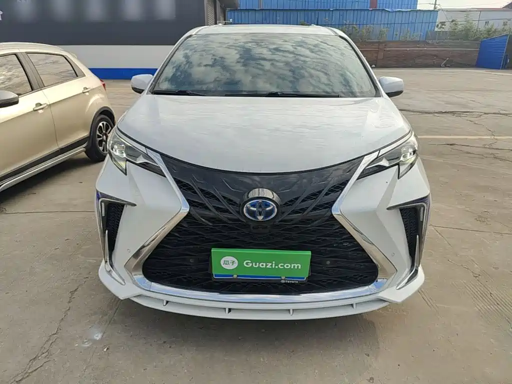 Photo 3 - Toyota Sienna