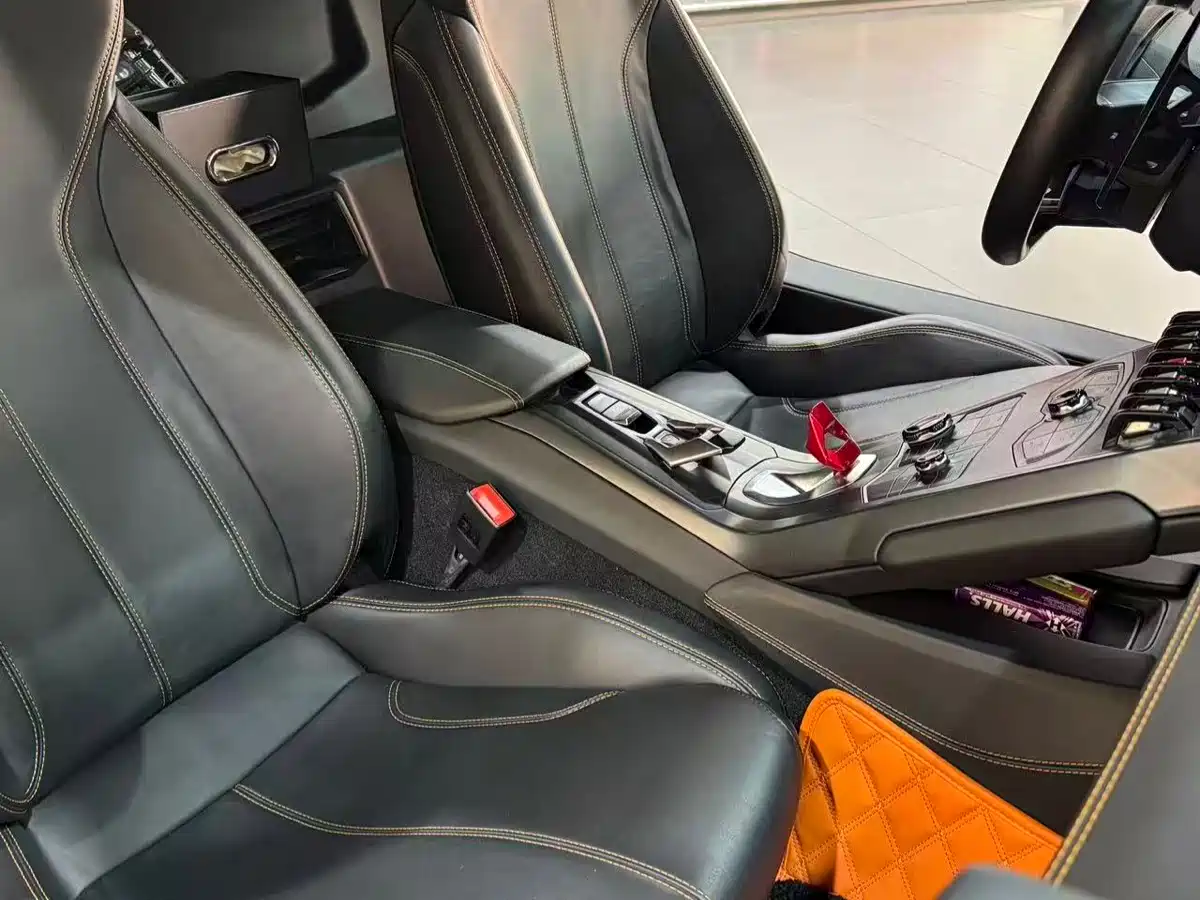 LAMBORGHINI HURACÁN