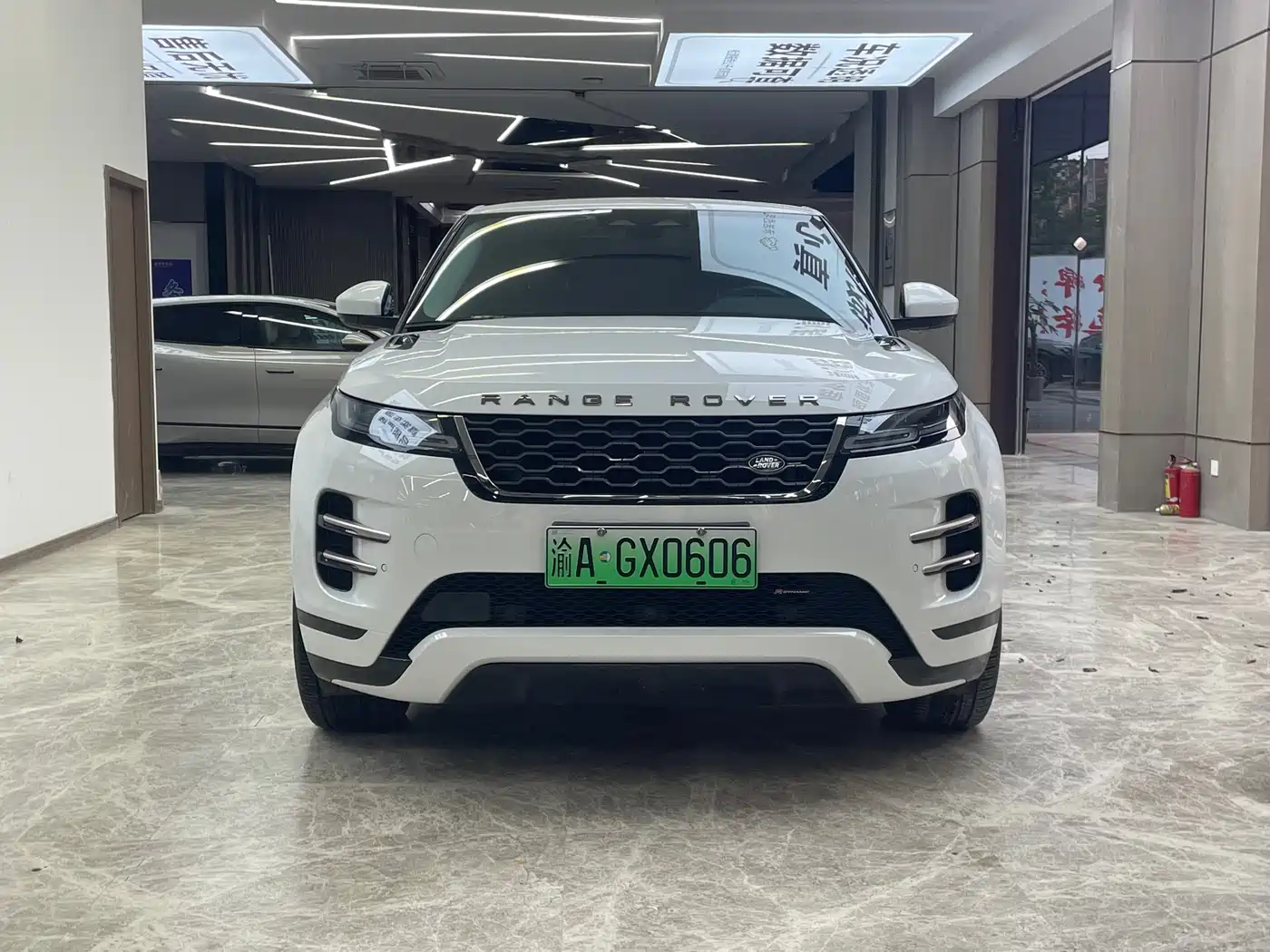 Land Rover Range Rover Evoque New Energy 2023 Range Rover Evoque L P300e Plug-in Hybrid Edition фото 2