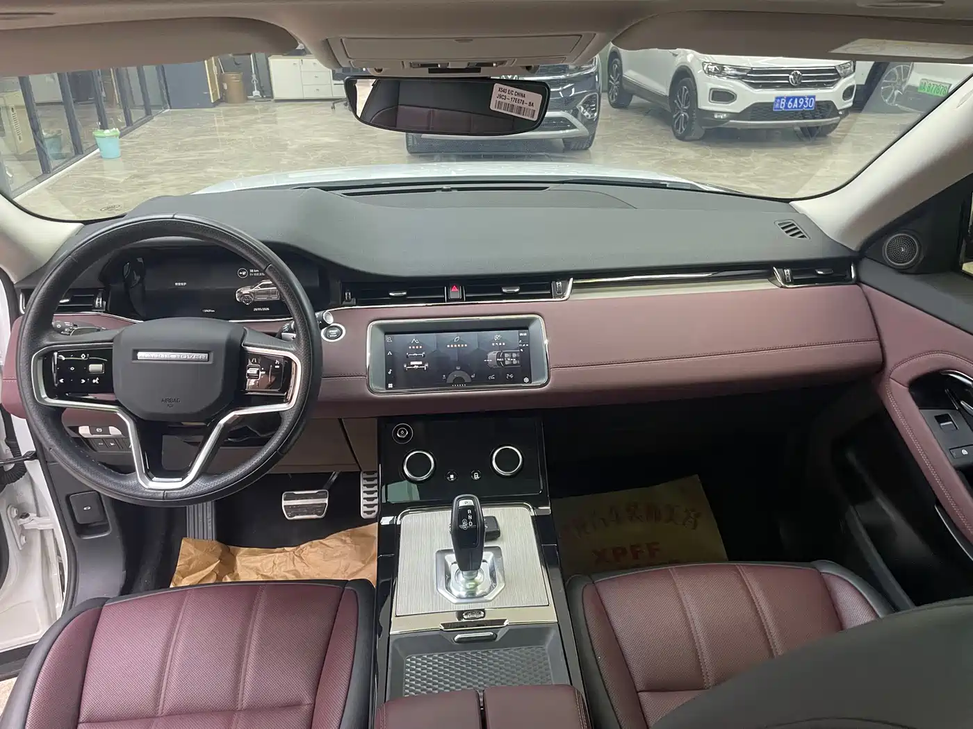 Land Rover Range Rover Evoque New Energy 2023 Range Rover Evoque L P300e Plug-in Hybrid Edition фото 15