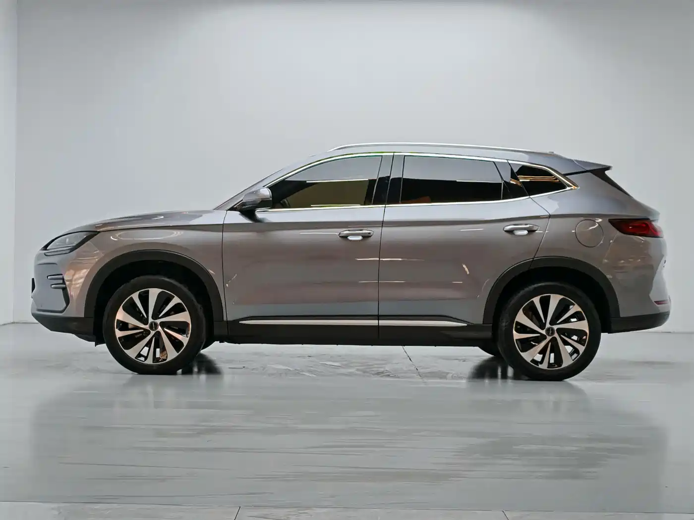 BYD Song PLUS PHEV 2024 Glory Edition EV 520km Luxury фото 7