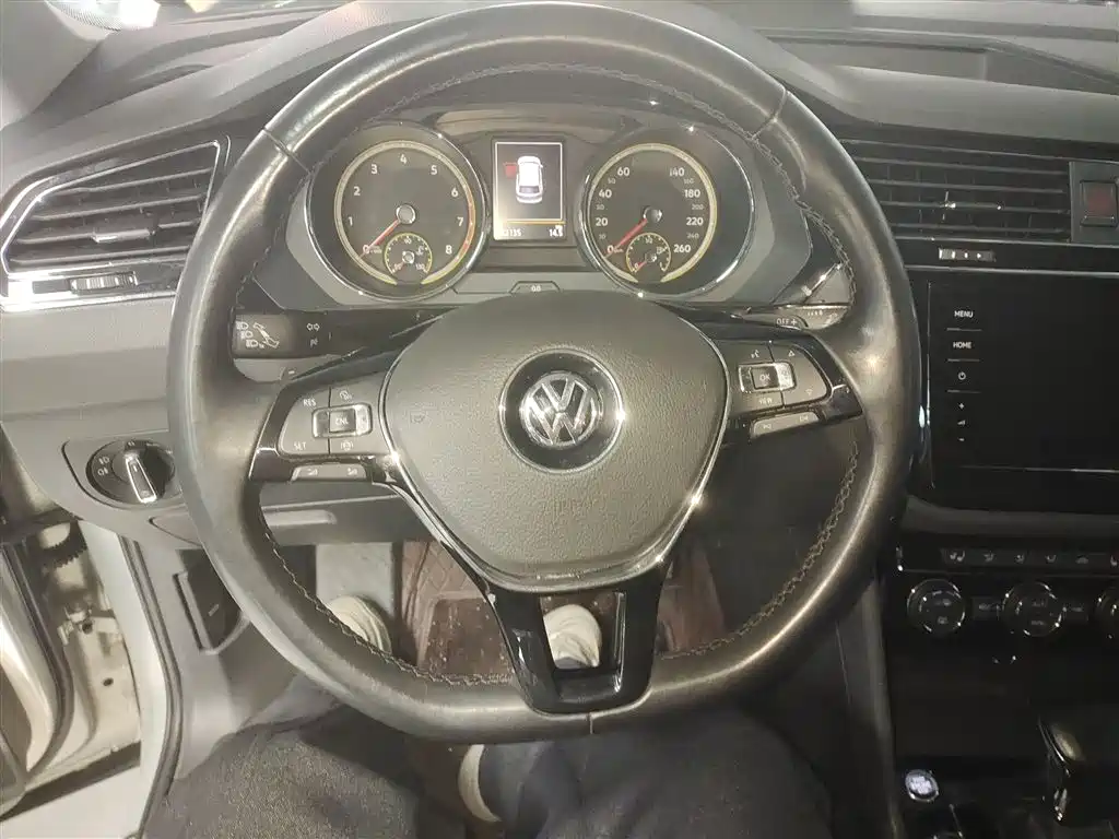 Volkswagen Tiguan L 2019 Facelift 330TSI Auto 2WD Smart Luxury China VI фото 11