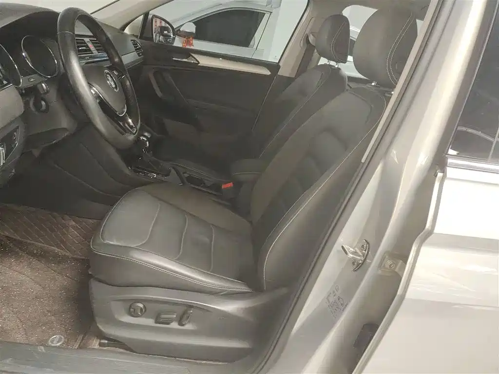 Volkswagen Tiguan L 2019 Facelift 330TSI Auto 2WD Smart Luxury China VI фото 15