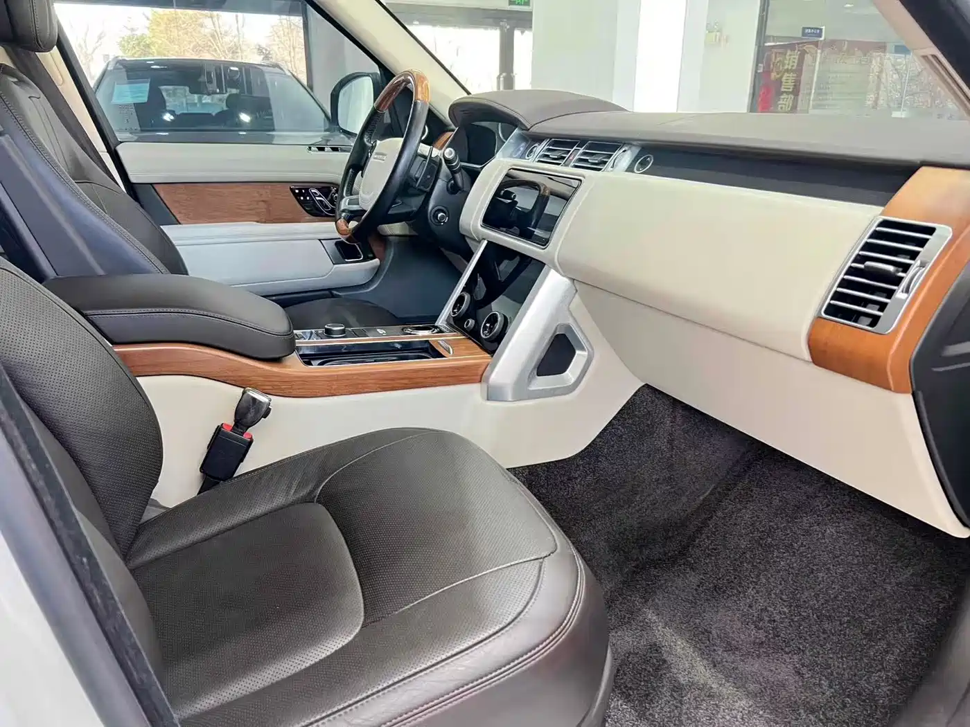 Land Rover Range Rover 2019 3.0 SCV6 Heritage Edition фото 11