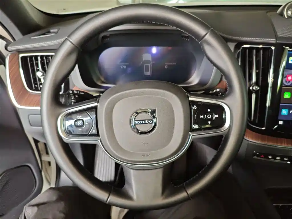 VOLVO XC60 PLUG-IN HYBRID