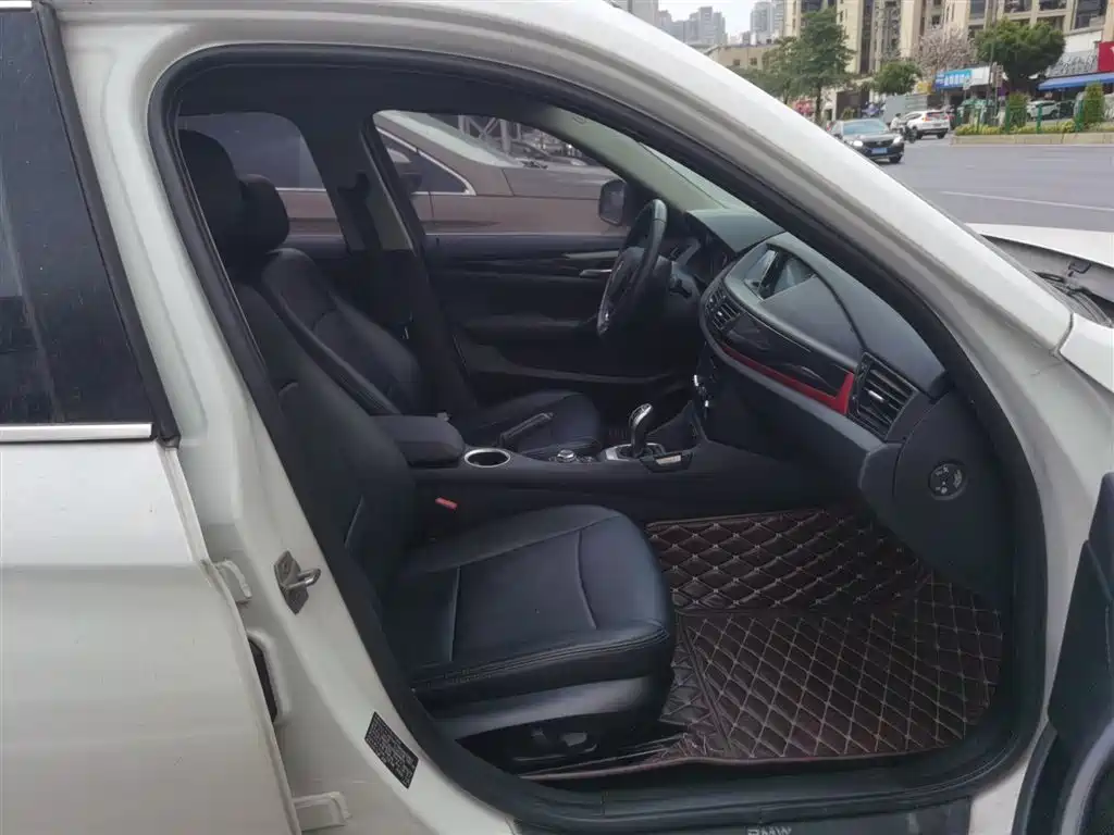 BMW X1 2015 Model sDrive18i Fashion Advanced Edition фото 25