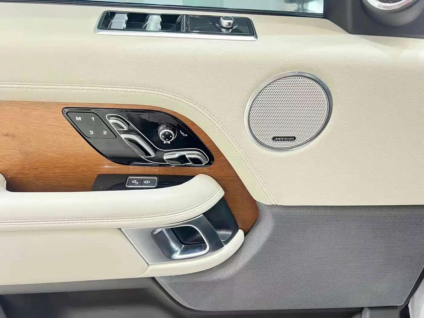Land Rover Range Rover 2019 3.0 SCV6 Heritage Edition фото 4