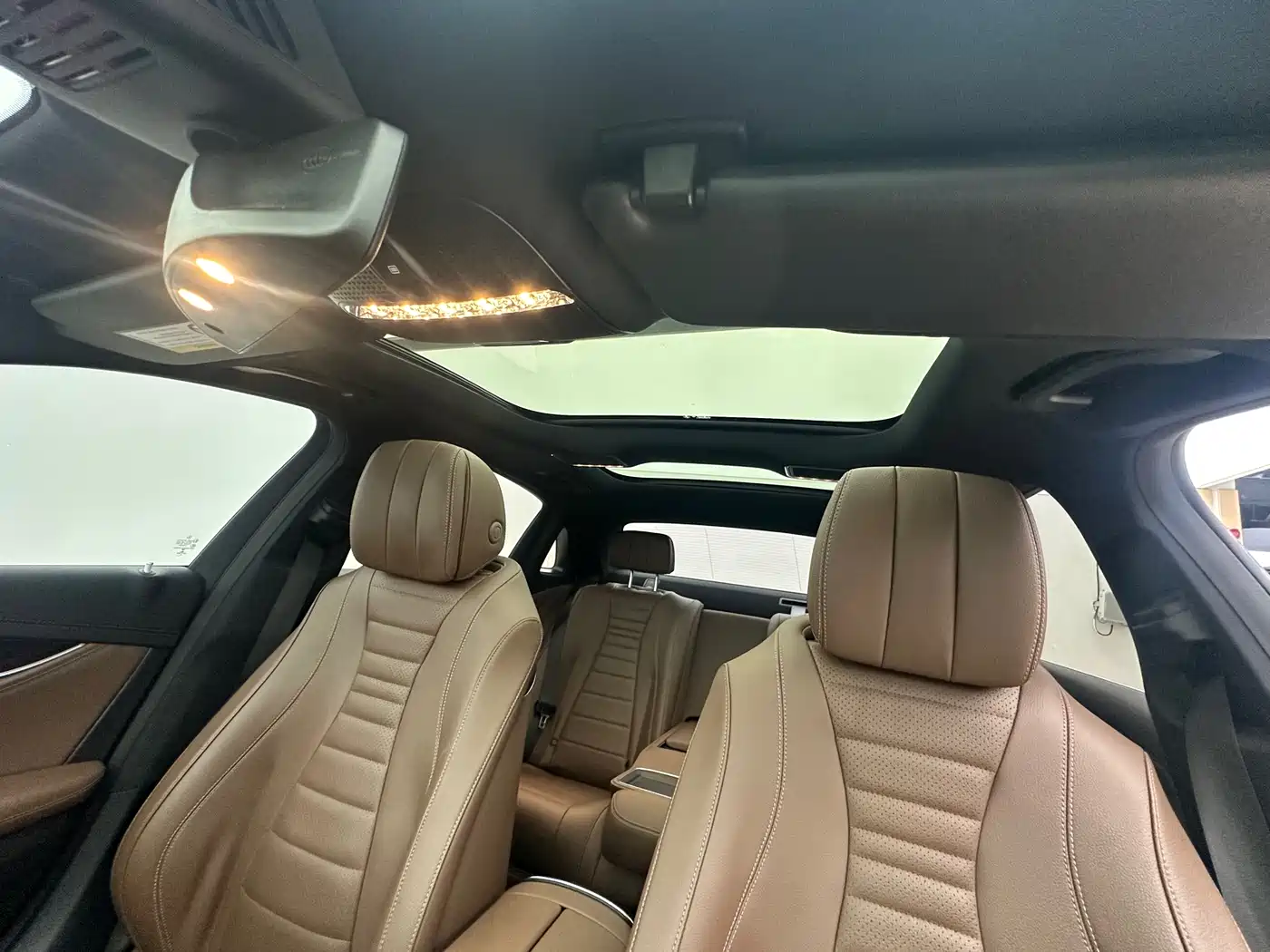 Mercedes-Benz E-Class New Energy 2022 E 350 e L Plug-in Hybrid Sedan фото 5
