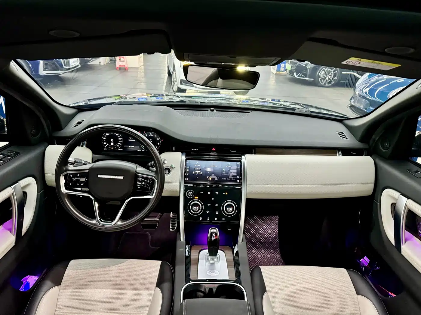 Фото 11 - Land Rover Discovery Sport PHEV
