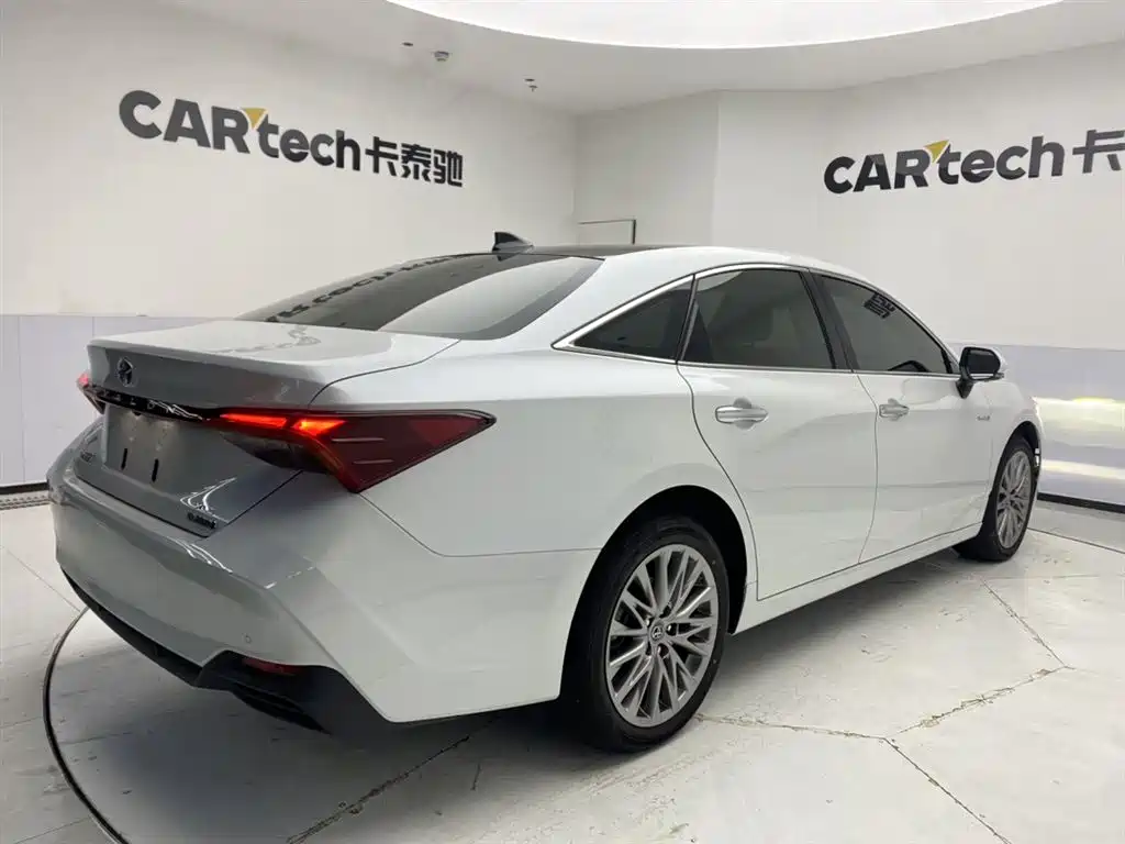 Toyota Avalon 2023 Hybrid 2.5L XLE Premium Edition фото 5