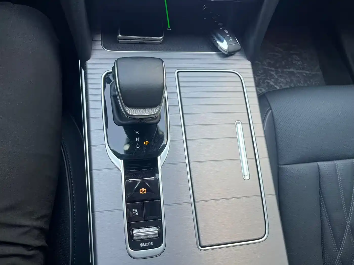 Hongqi HS7 PHEV 2024 2.0T PHEV 4WD Flagship Edition 6-seater фото 20