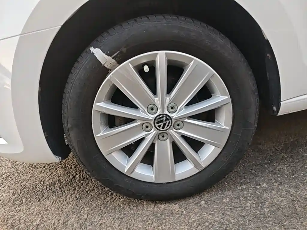Фото 23 - Volkswagen Jetta