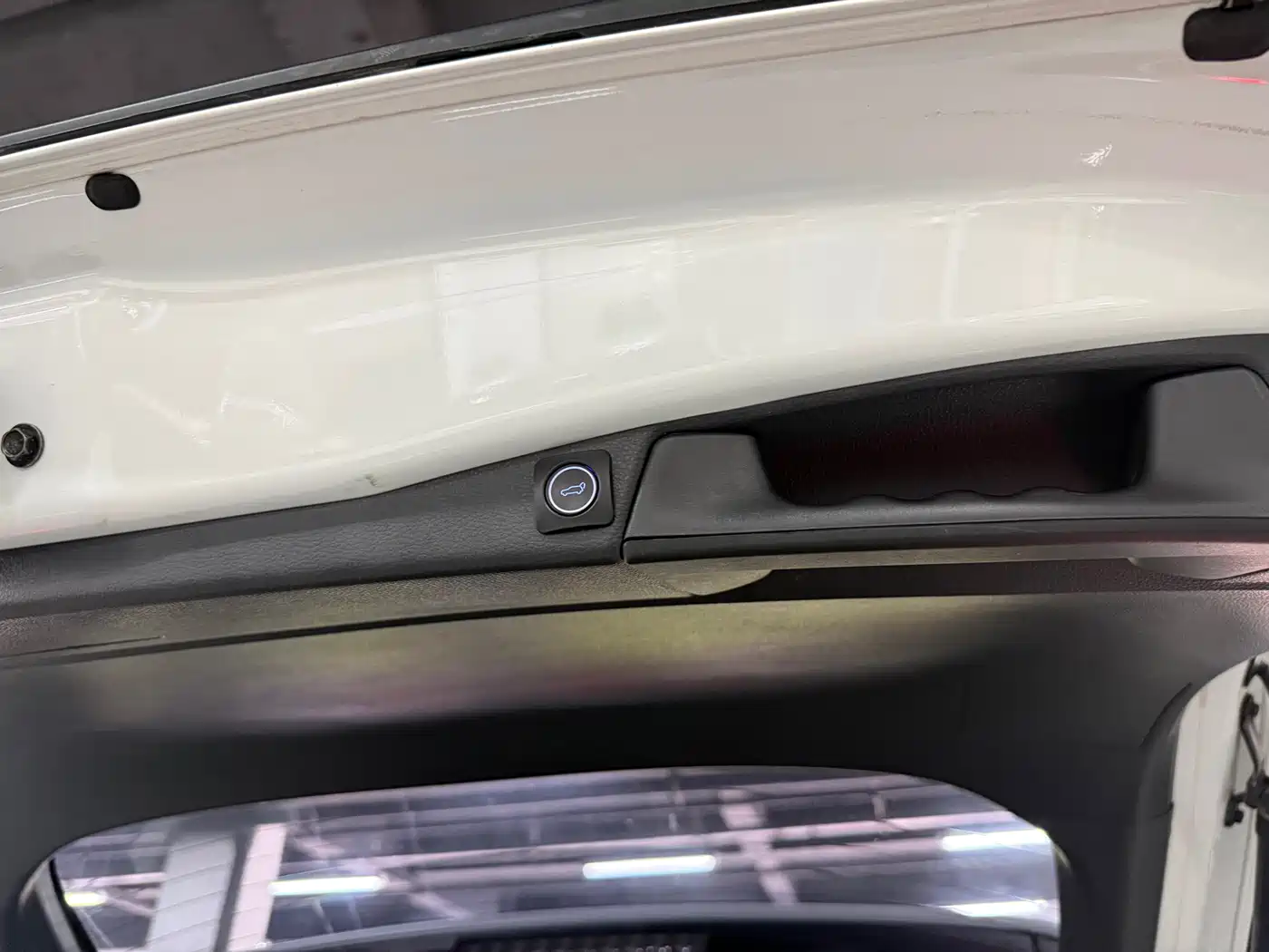 Toyota Wildlander 2023 2.0L CVT FWD LE фото 22
