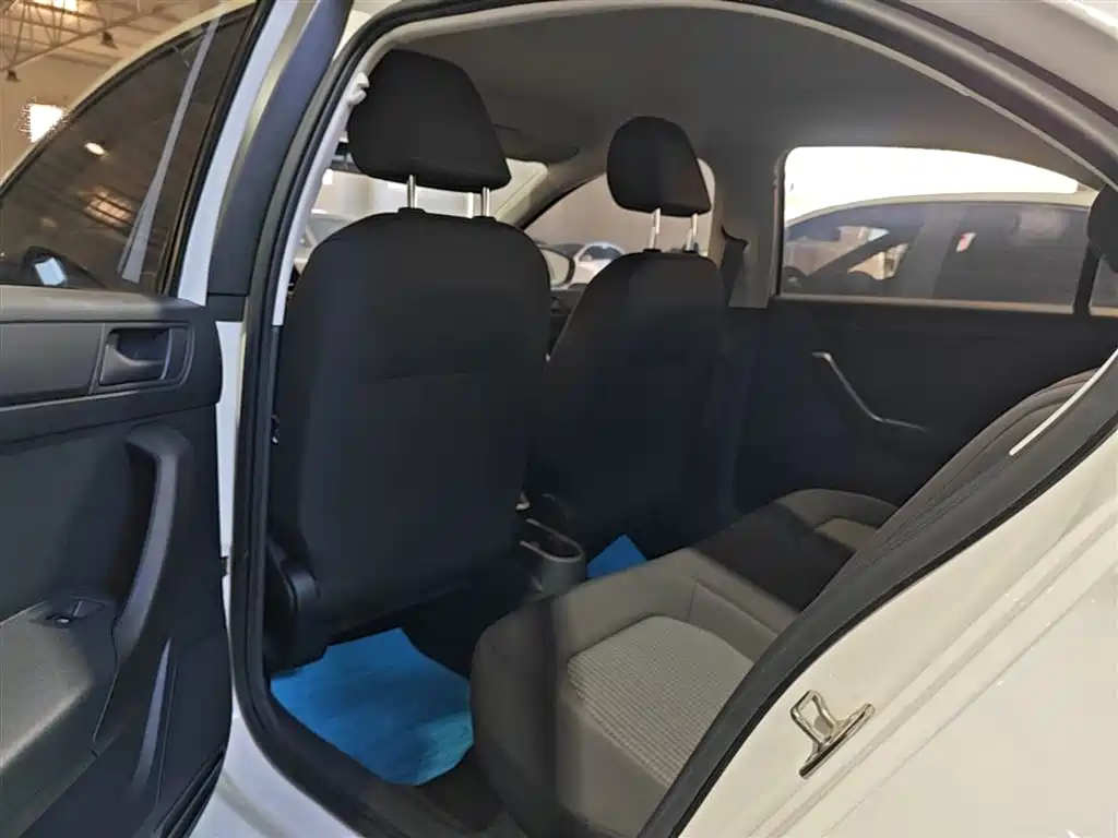 VOLKSWAGEN SANTANA