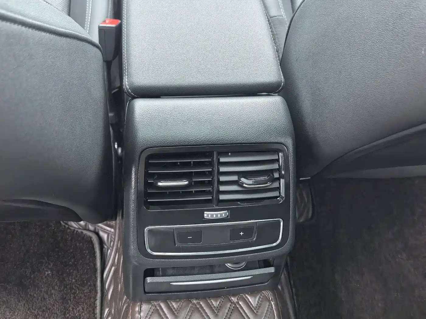 Audi A4L 2021 40 TFSI Premium Life Edition фото 11