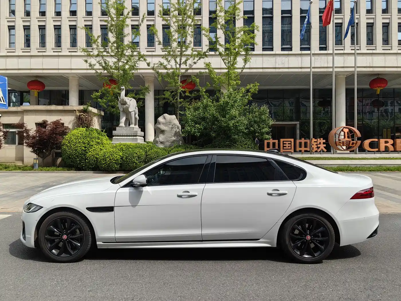 Jaguar XFL 2021 XFL 2.0T P250 AWD Gloss Black Sport Edition фото 7