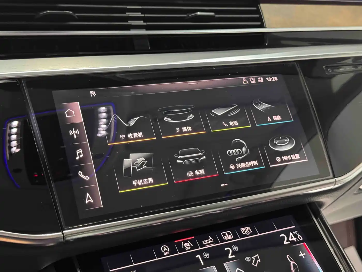 Audi A8 2018 A8L 55 TFSI quattro Launch Premium фото 7