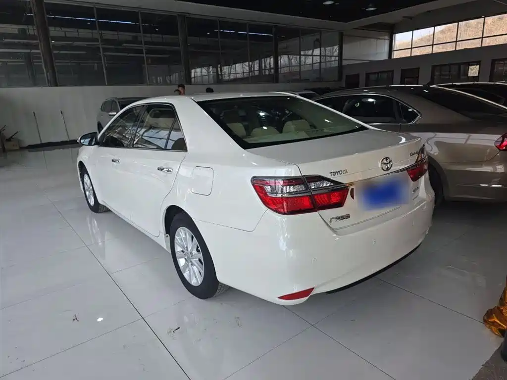 Toyota Camry 2016 2.0G 10th Anniversary Leading Edition фото 5