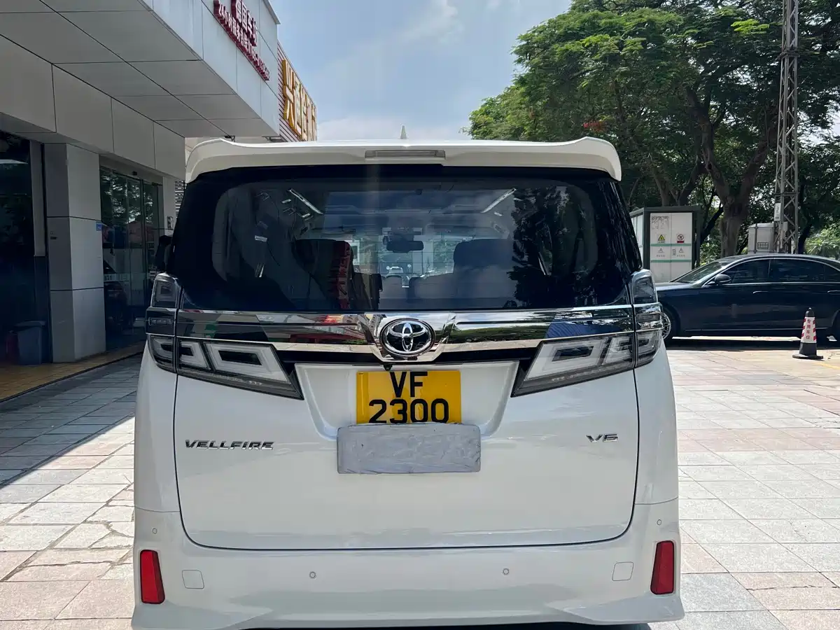 Toyota Vellfire фото 7