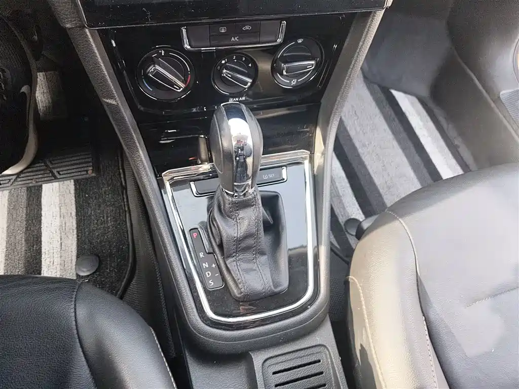Volkswagen Bora 2017 1.6L Automatic Comfort фото 14