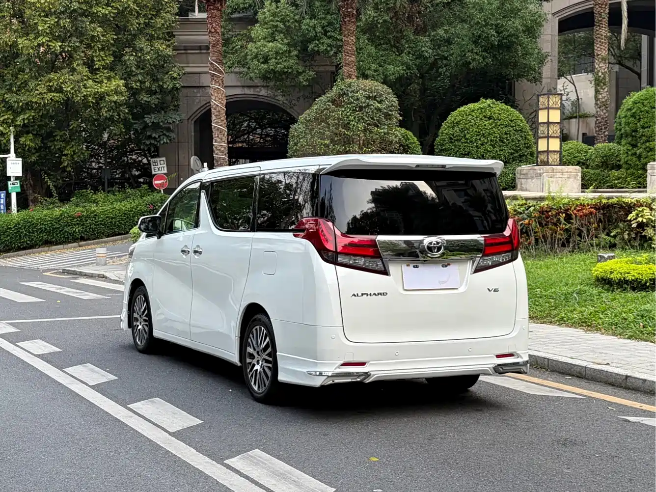 Toyota Alphard 2015 3.5L Premium Edition фото 15