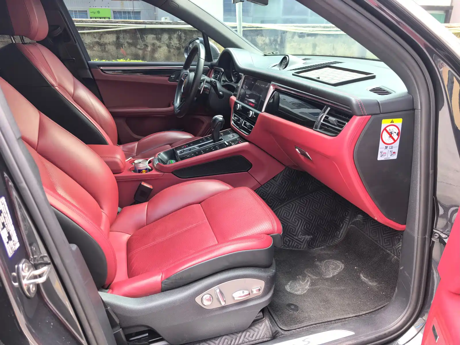 Photo 9 - Porsche Macan