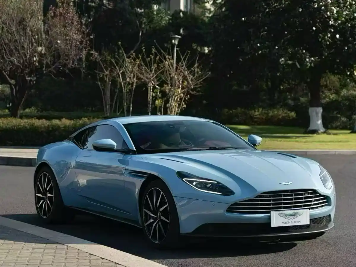 ASTON MARTIN DB11