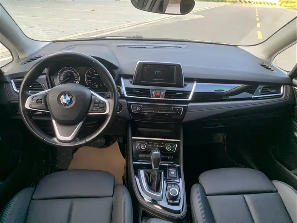 BMW 2 Series Touring 2018 218i M Sport Package фото 14