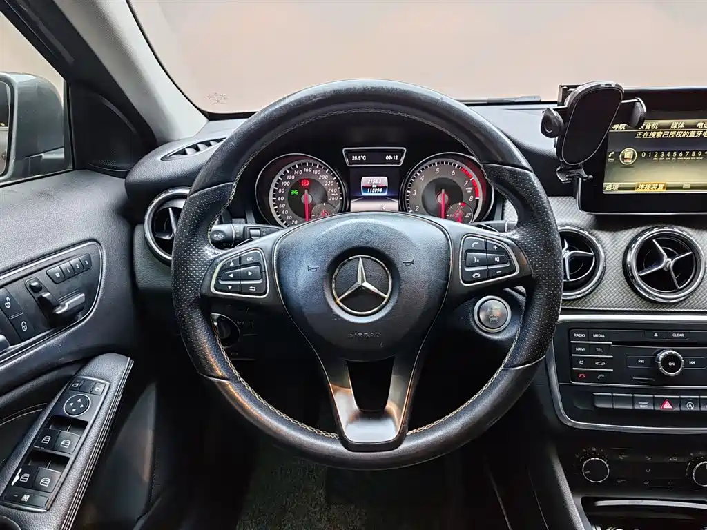 Mercedes-Benz GLA 2017 GLA 200 Dynamic фото 11