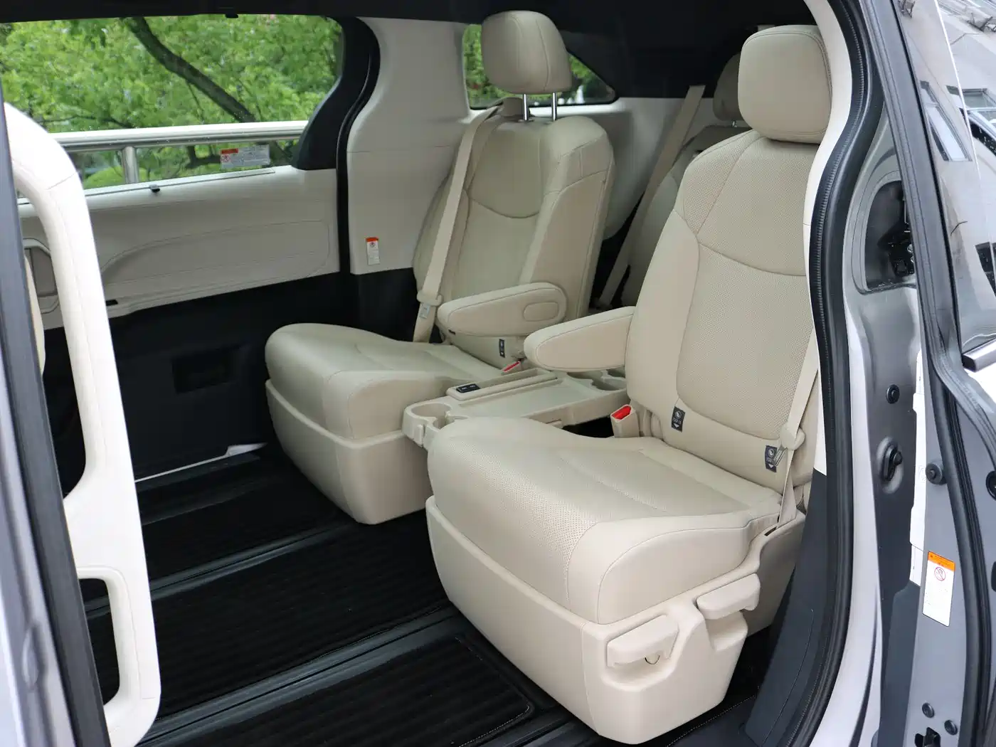 Toyota Granvia 2023 2.5L Hybrid Prestige PLUS Edition фото 9