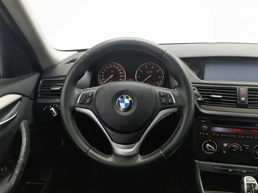 BMW X1 2014 sDrive18i Fashion Edition фото 11