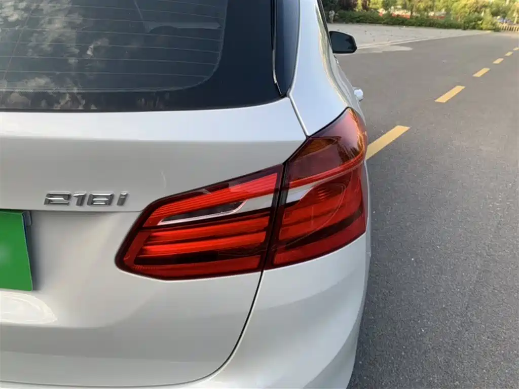 BMW 2 Series Touring 2018 218i M Sport Package фото 11