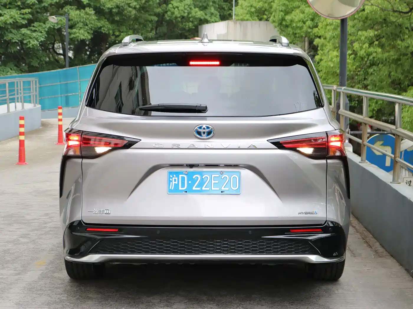 Toyota Granvia 2023 2.5L Hybrid Prestige PLUS Edition фото 5