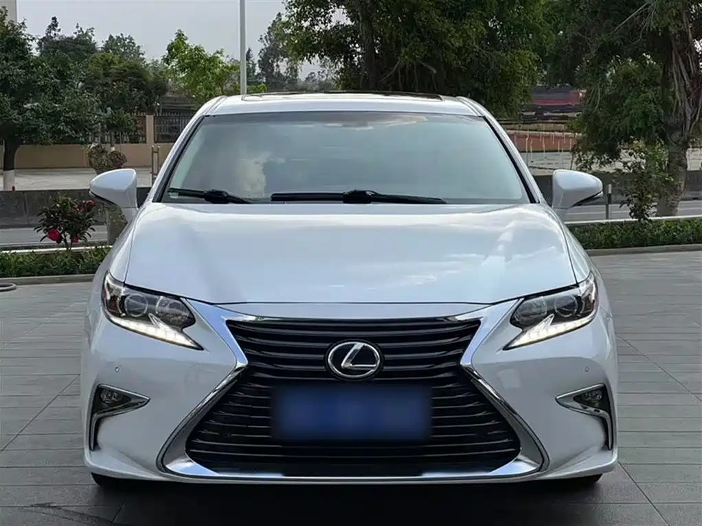 Lexus ES 2015 200 Elite Edition фото 13
