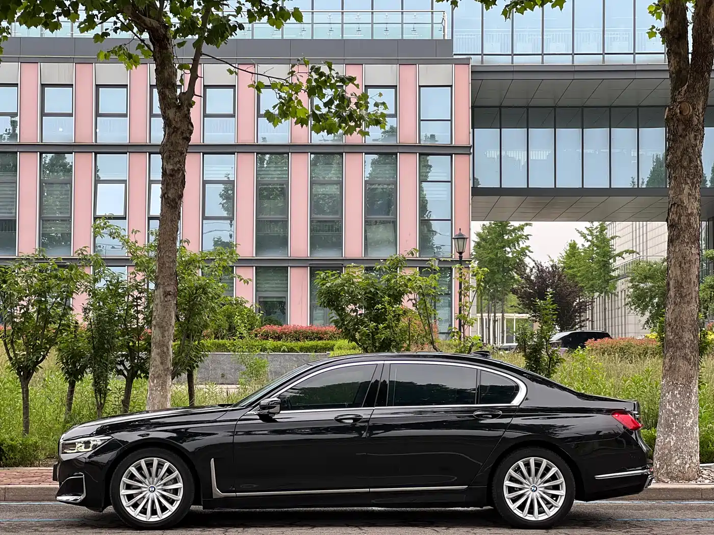 BMW 7 Series 2019 730Li Luxury Package фото 3