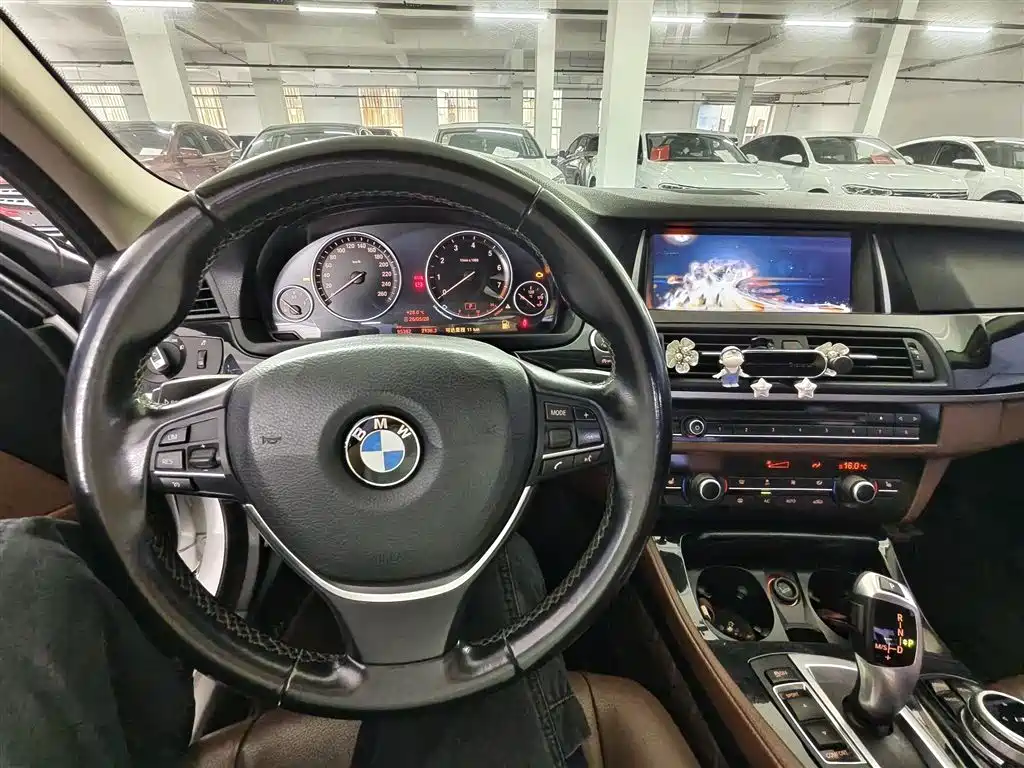 BMW 5 Series 2017 520Li Classic Edition фото 10