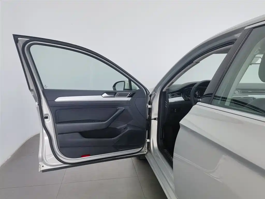 Volkswagen Magotan 2017 330TSI DSG Leading фото 8