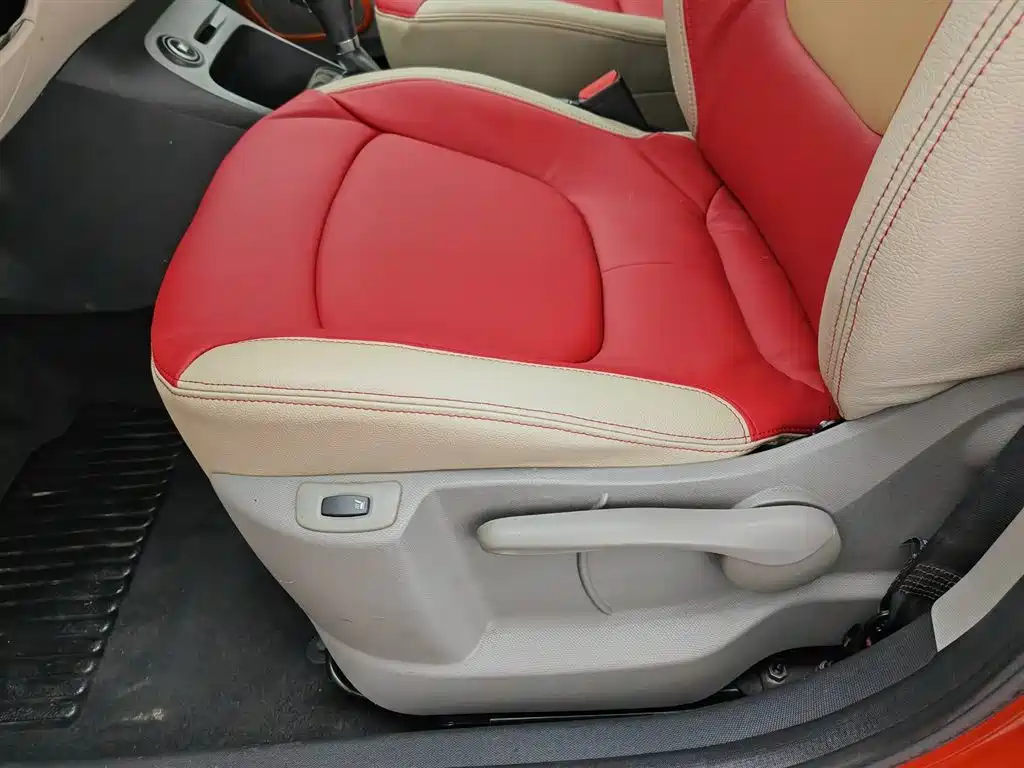 Renault Captur 2015 1.2T Automatic Comfort Edition фото 20